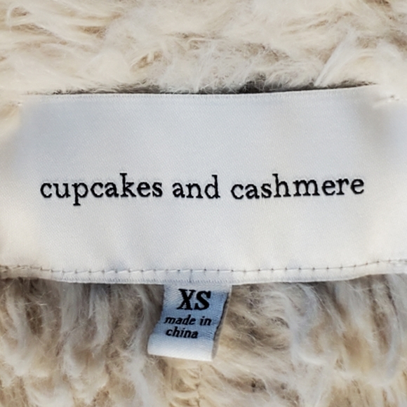 Cupcakes and Cashmere Vest - Picture 11 of 13